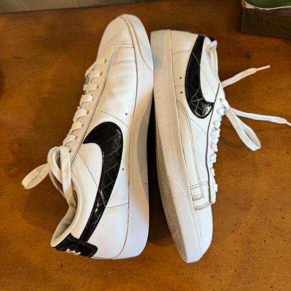 Nike Women’s Blazer Low Leather Sneakers White/Black Croc – Size 10 - Picture 6 of 8